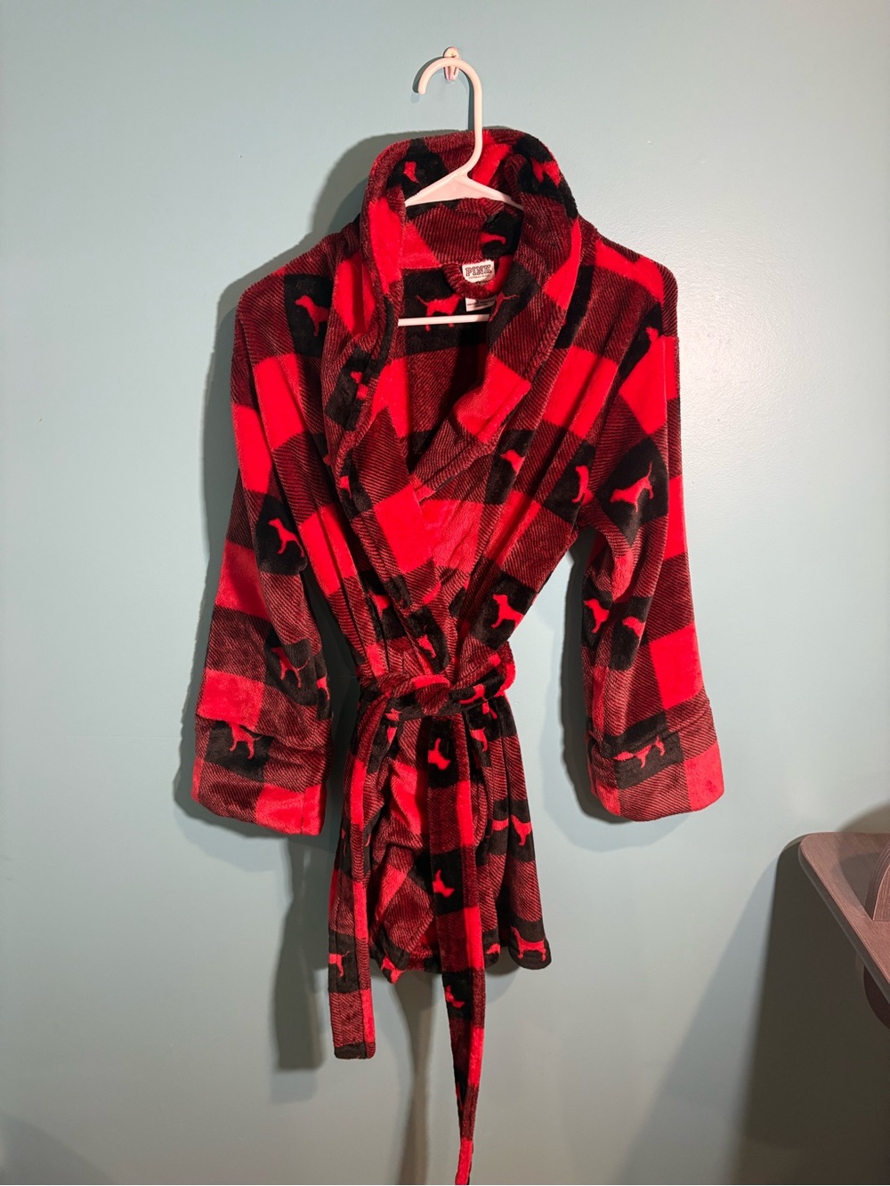 PINK Victoria's Secret Red and Black Plaid Plush Shawl Robe